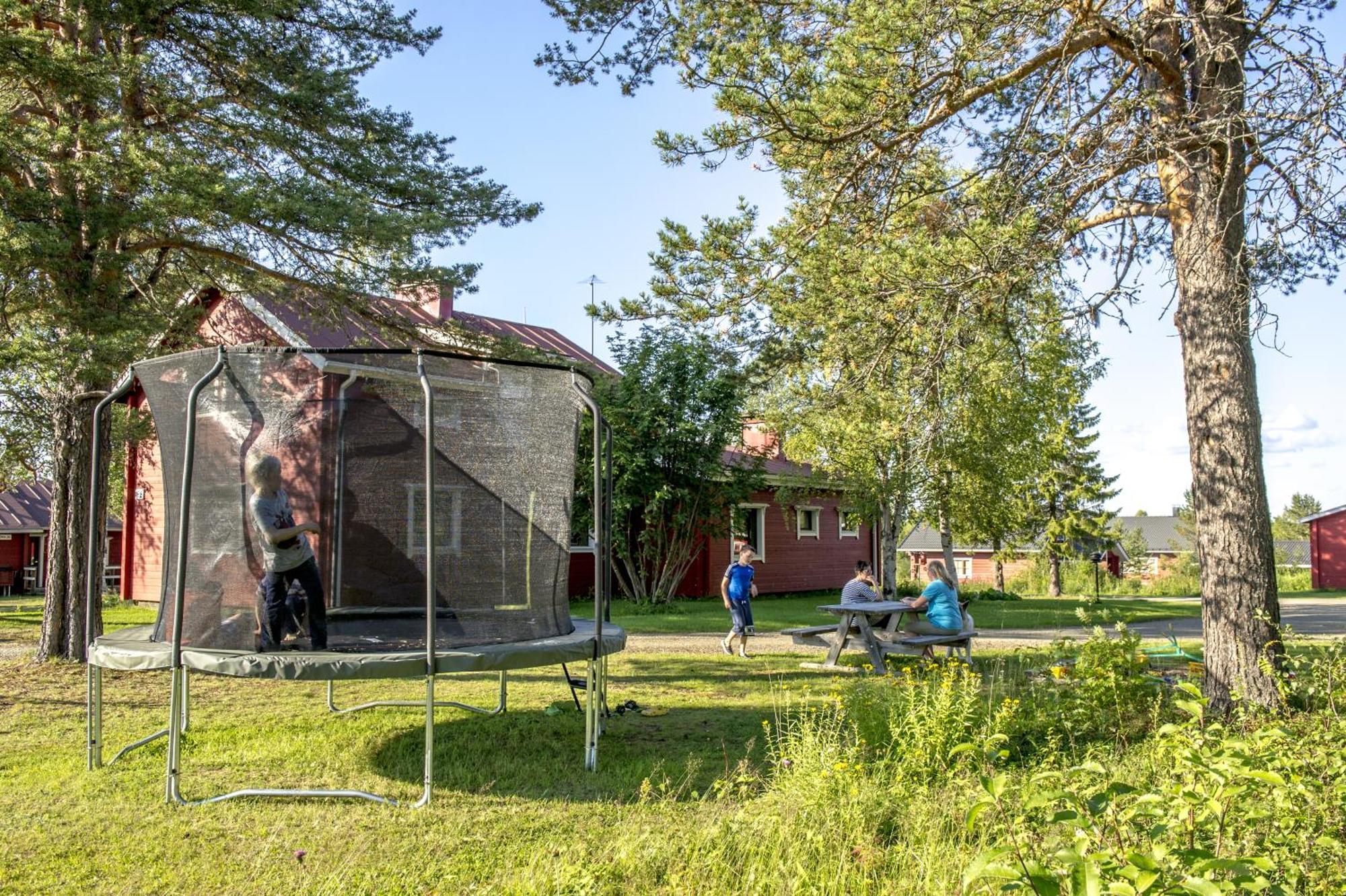 Yllaeksen Yoepuu Villa Akaslompolo Bagian luar foto