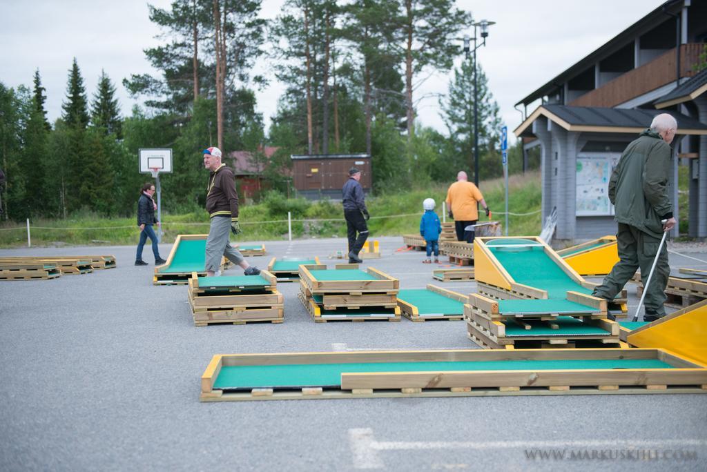 Yllaeksen Yoepuu Villa Akaslompolo Bagian luar foto