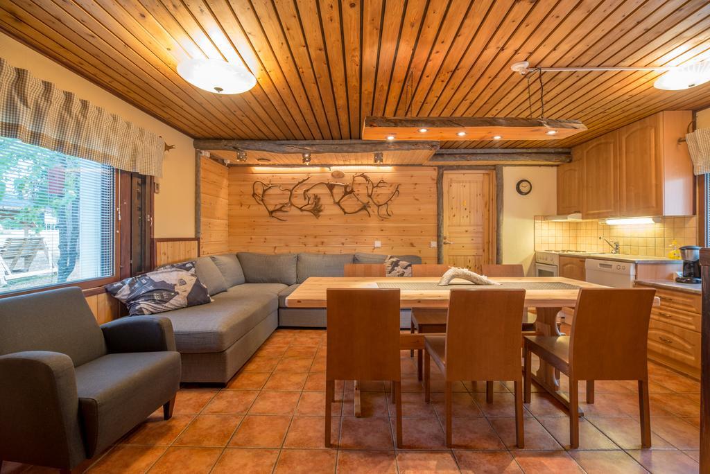 Yllaeksen Yoepuu Villa Akaslompolo Bagian luar foto